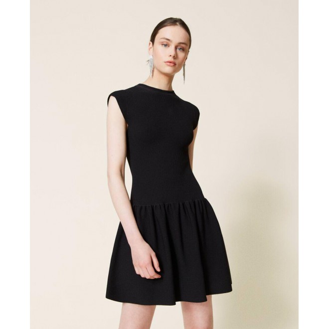 Ribbed dress with pleated skirt