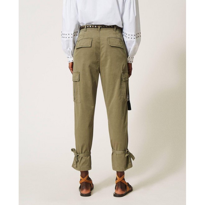 Cargo trousers with pockets